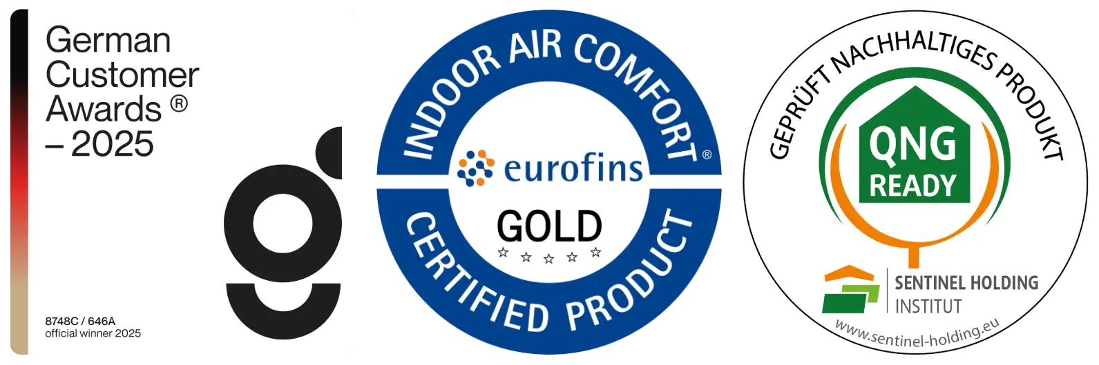 Drei Qualitätssiegel: German Customer Awards 2025, Eurofins Indoor Air Comfort Gold und Sentinel Haus Institut QNG Ready – Geprüft nachhaltiges Produkt. Die Auszeichnungen belegen die hohe Kundenzufriedenheit, hervorragende Raumluftqualität und geprüfte Nachhaltigkeit der Oppland Bodenbeläge.