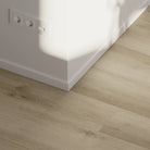 Detail einer Ecke im Wohnzimmer mit Klebevinyl Eiche Gekaelkt Lunner